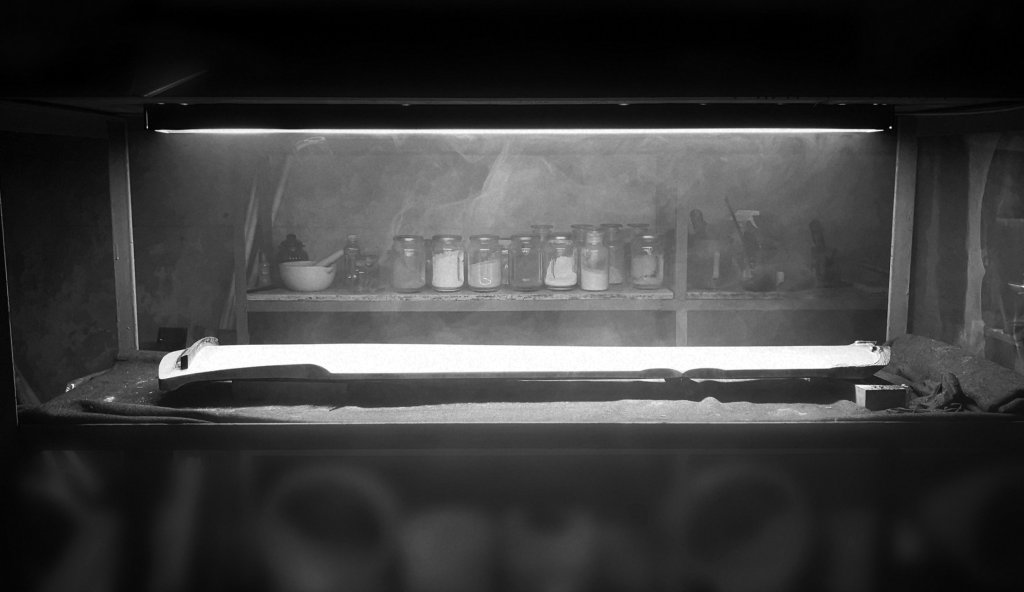 “只應天上有”